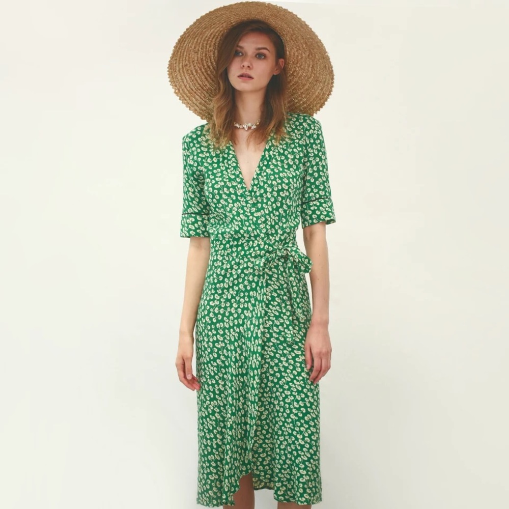 new with out tag green silk wrap dress